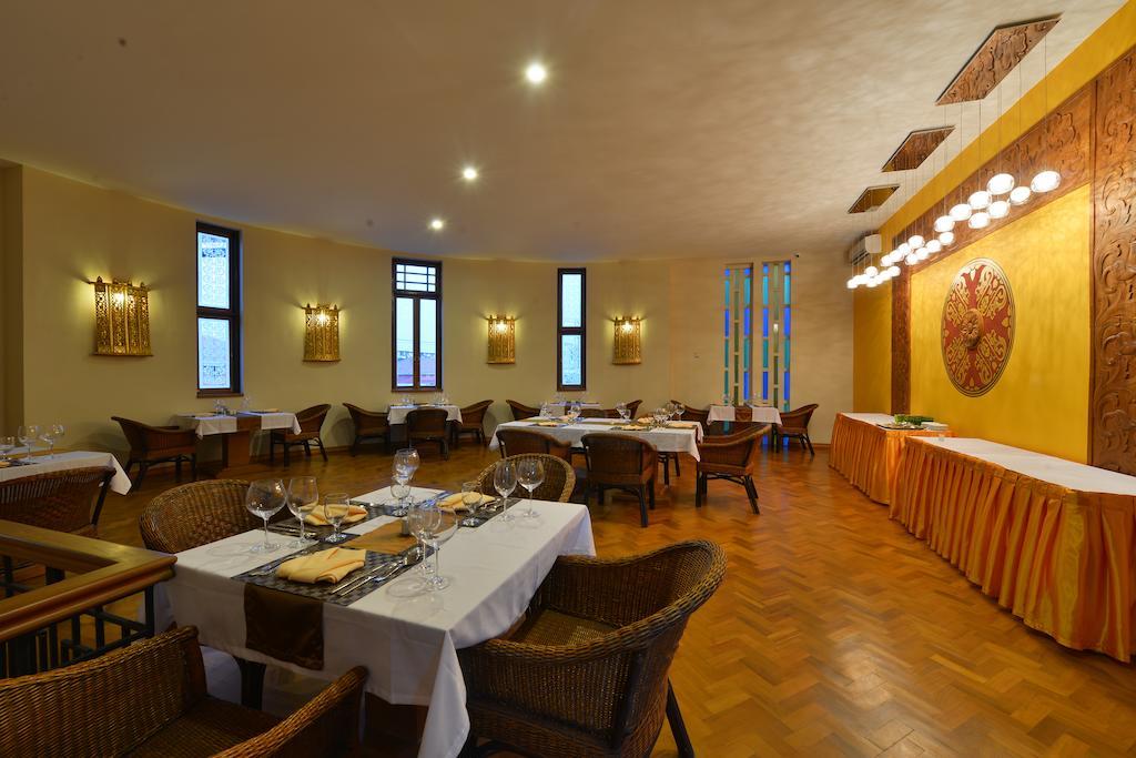 Hotel Amazing Мандалей Екстериор снимка