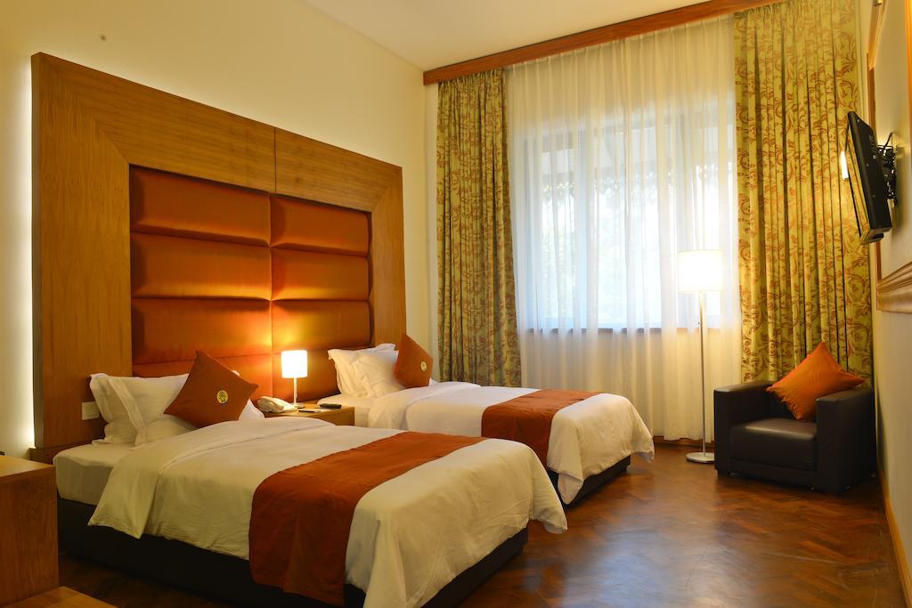 Hotel Amazing Мандалей Екстериор снимка
