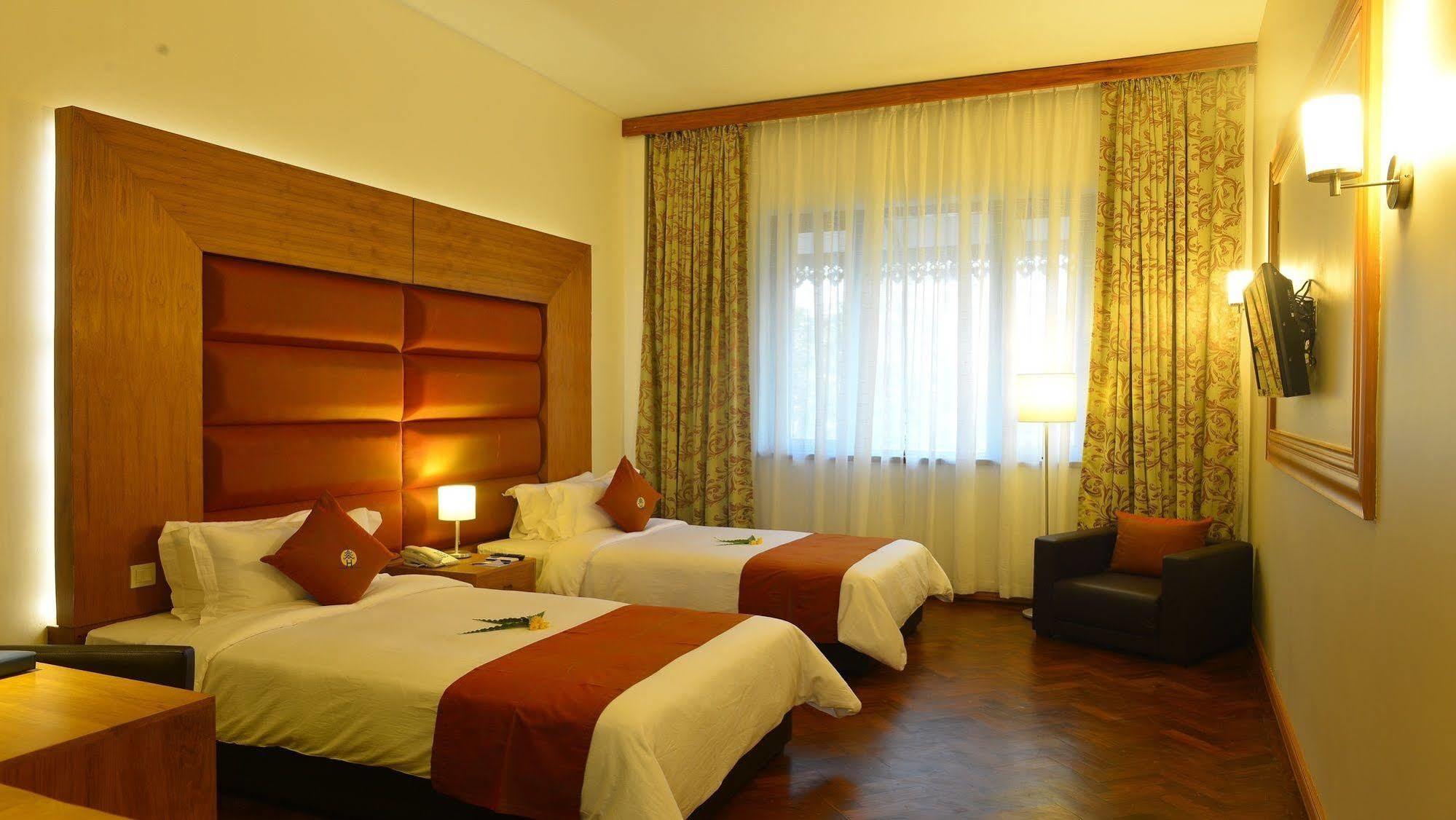 Hotel Amazing Мандалей Екстериор снимка