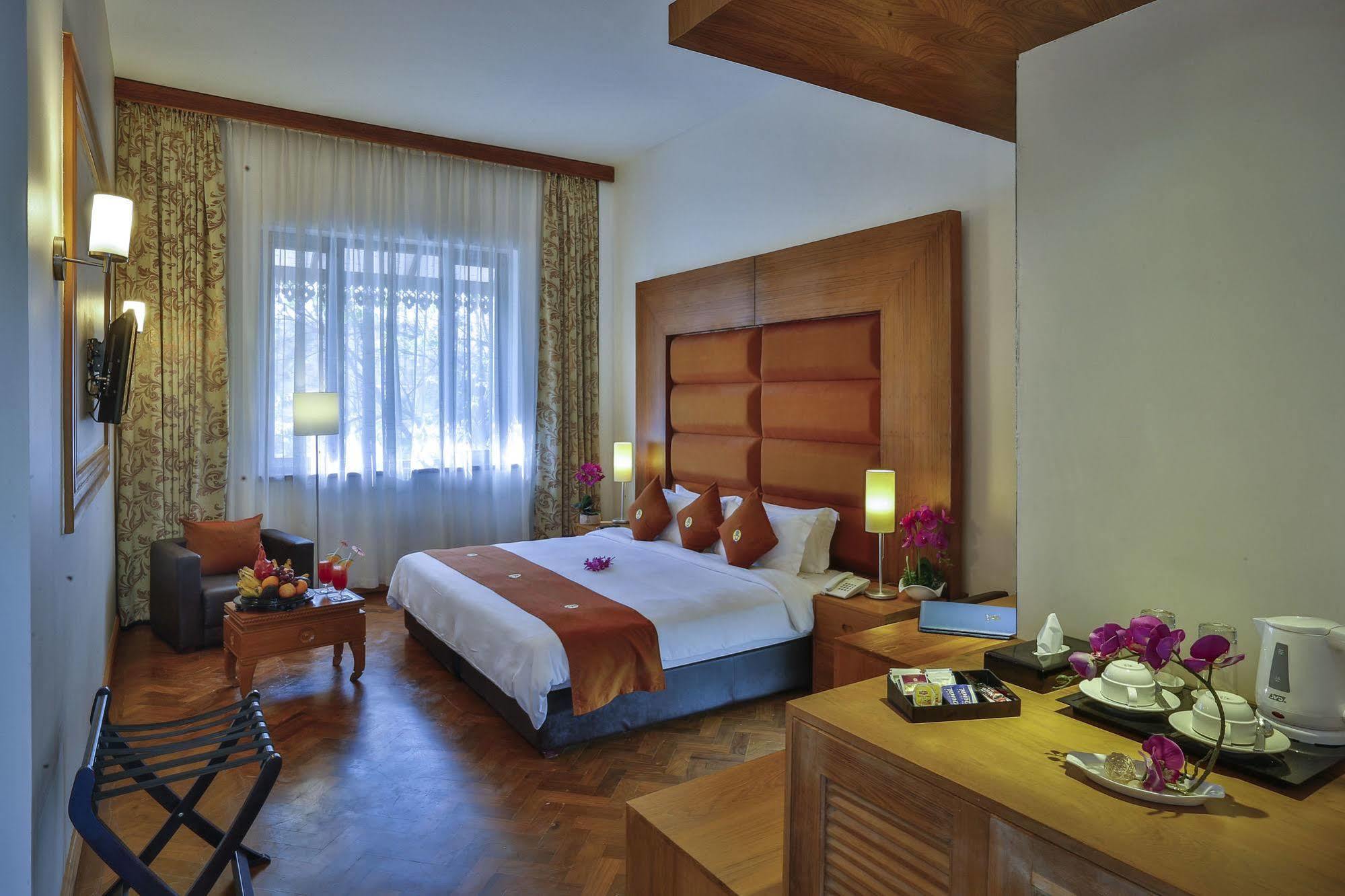 Hotel Amazing Мандалей Екстериор снимка